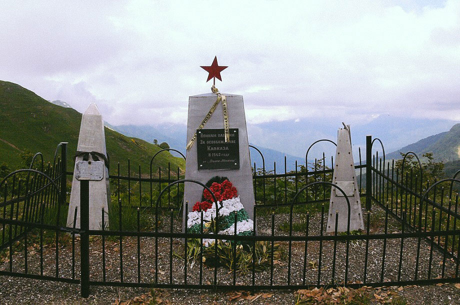 памятник на горе Шесси